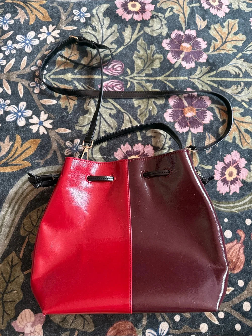 Women’s Two-Tone Red & Burgundy Leather Shoulder Bag